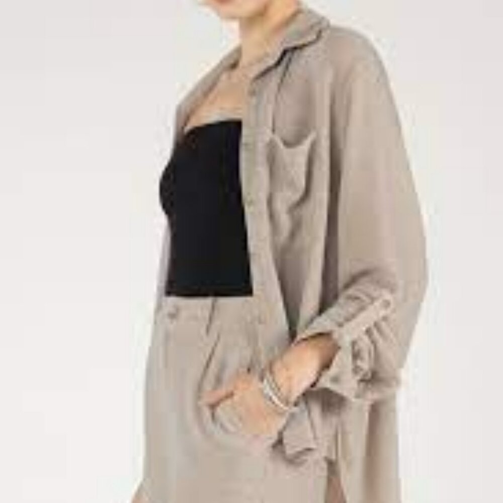 Miss Me Subtle Shine Button Up - Picture 2 of 4